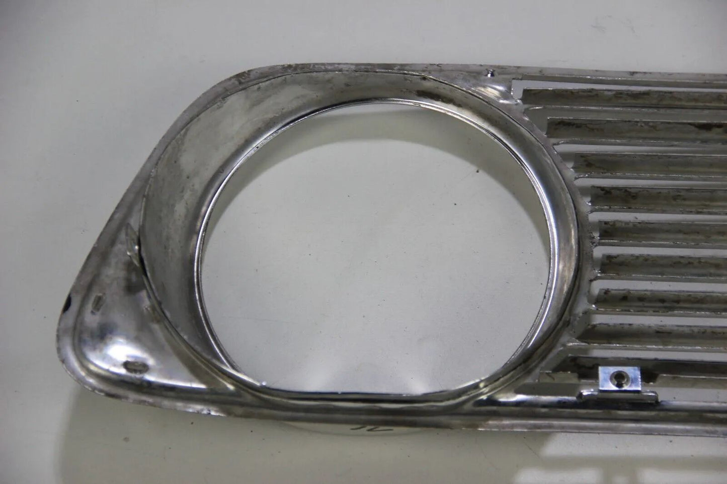 BMW E10 1502 1602 1802 2002  Ziergitter vorne Chrom Links Zierleiste OEM