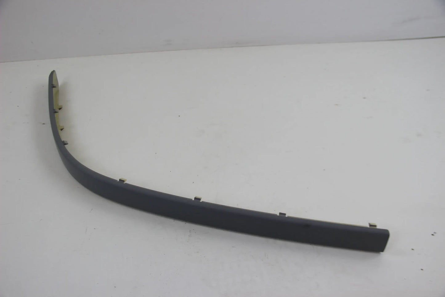 Original BMW E39 520d-540iP Stossleiste grundiert vorne rechts 51117005958