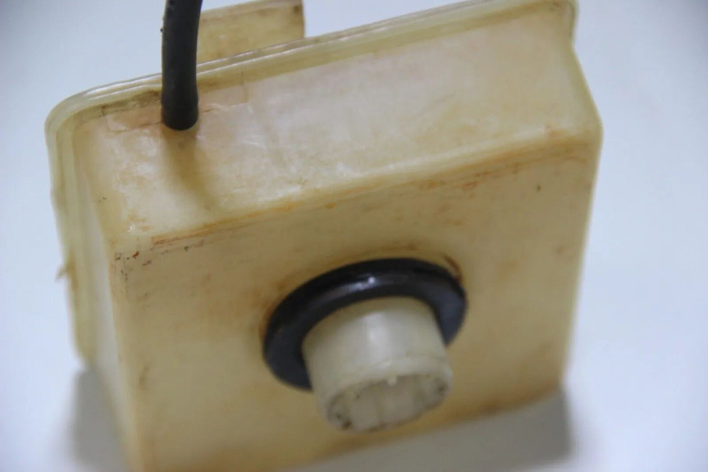 BMW E30 320 325 M3 Batterieüberlauf battery overflow 1374963