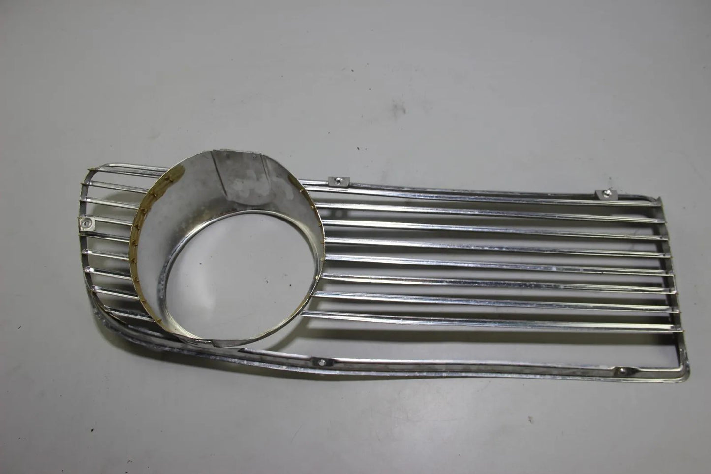 Original BMW Neue Klasse Zierleiste Scheinwerfer Rahmen Kühlergrill rechts