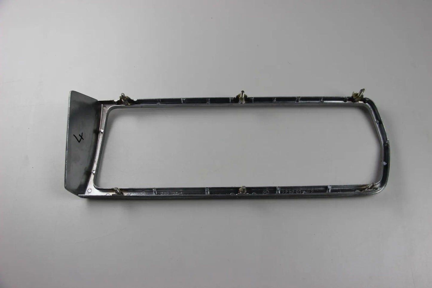 BMW E3 Heckleuchte Rücklicht Rahmen Chrom Ring links 1350703