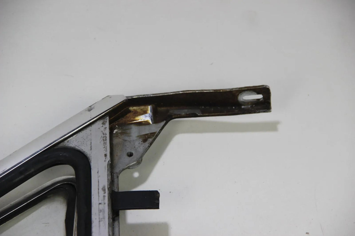 Original BMW E10 1502-2002  Dreiecksscheibe vorne rechts Klar Scheibenrahmen