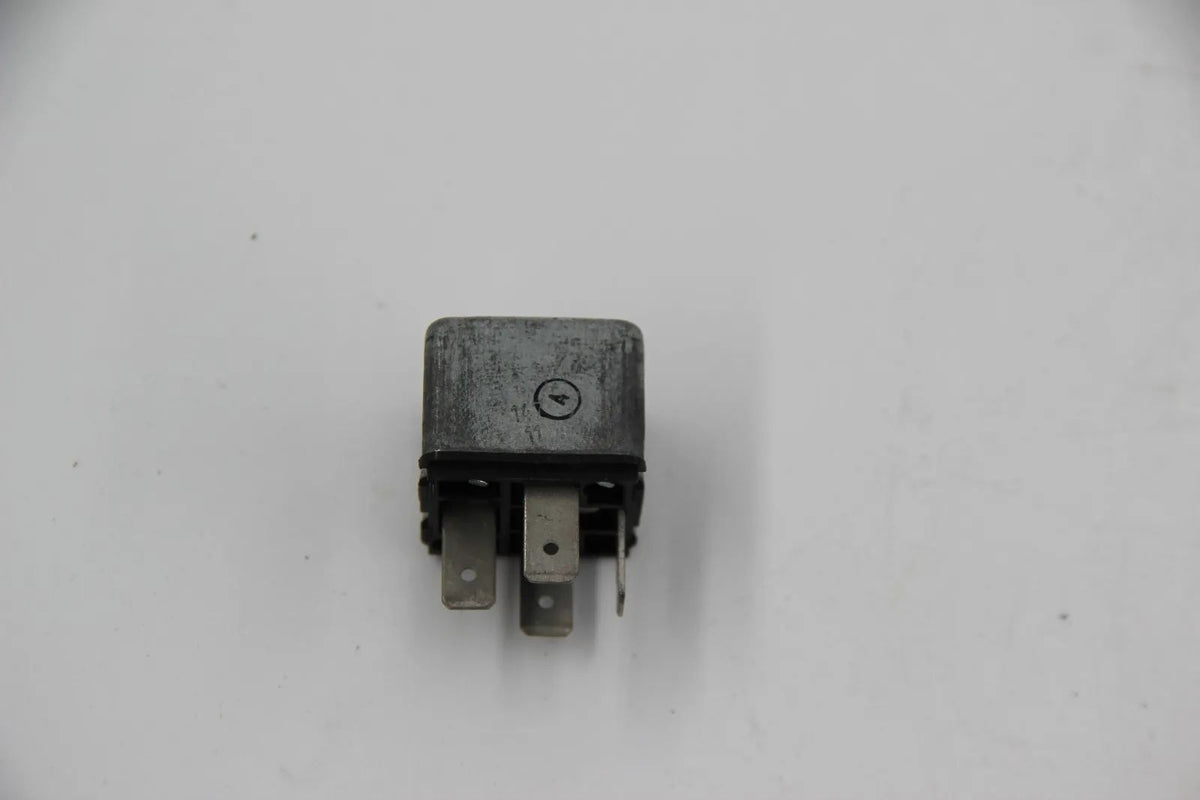 Porsche Mercedes BMW  Bosch Relais Kraftstoffpumpe Benzinpumpe 0332014406  Neu