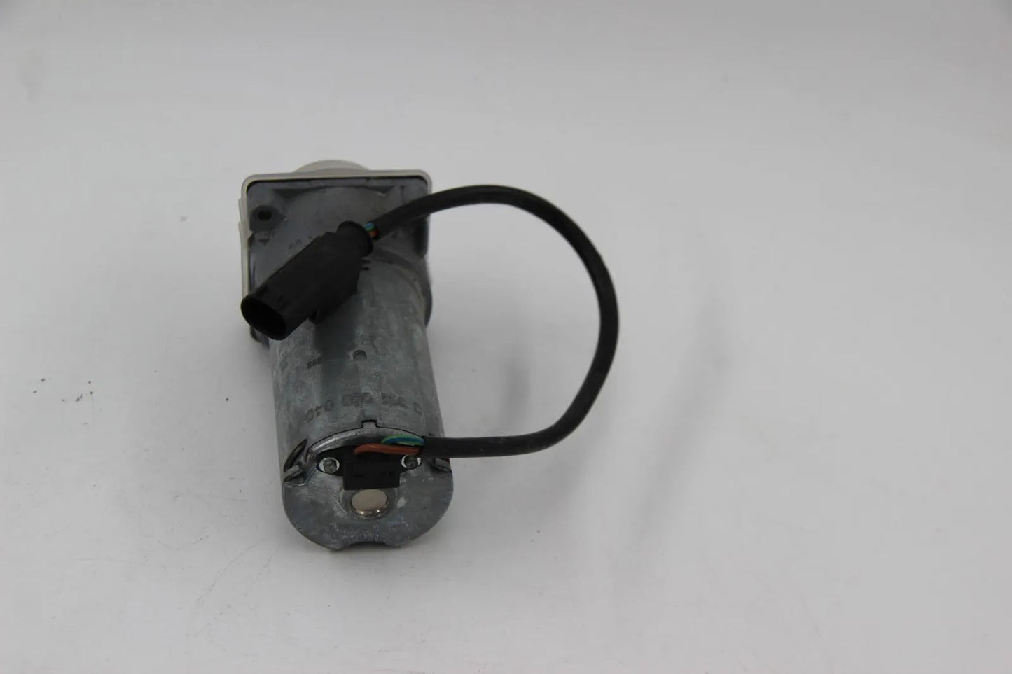 BMW E39 520i-540i M5 E38 728i-750iLS Zusatzwasserpump Wasserventil 64118375237