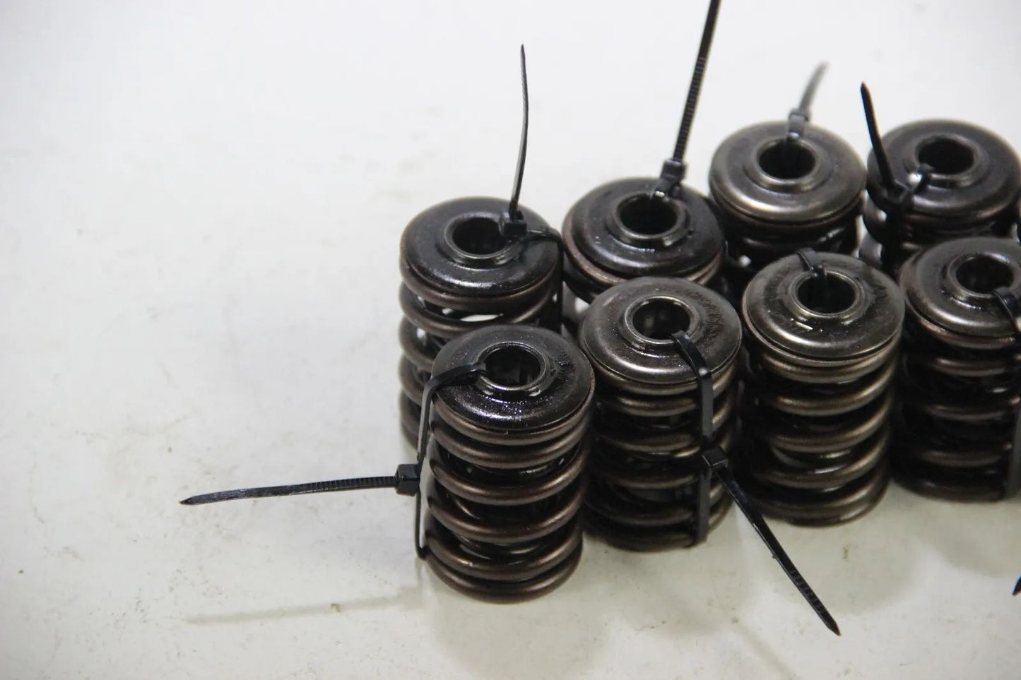 Original BMW E30 M3 S14 16x Ventilfeder mit Federtellern oben 11341312704