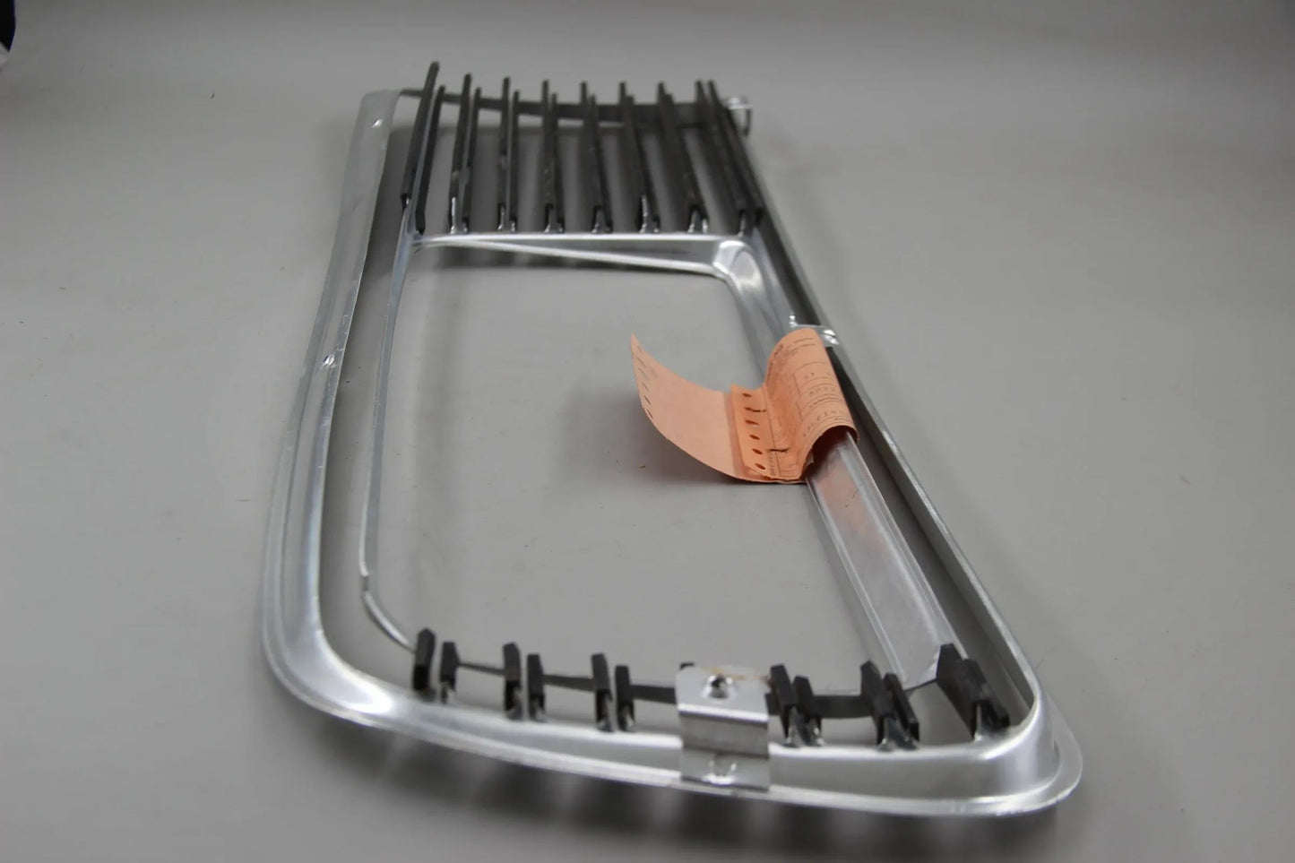 Original BMW NK 2000tii Ziergitter links chrom / schwarz NOS NLA 51131808951