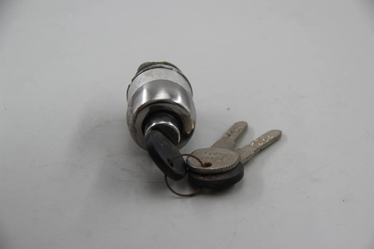 Original BMW E21 315-323i Heckklappenverschluss mit Schlüssel NOS 51241846159