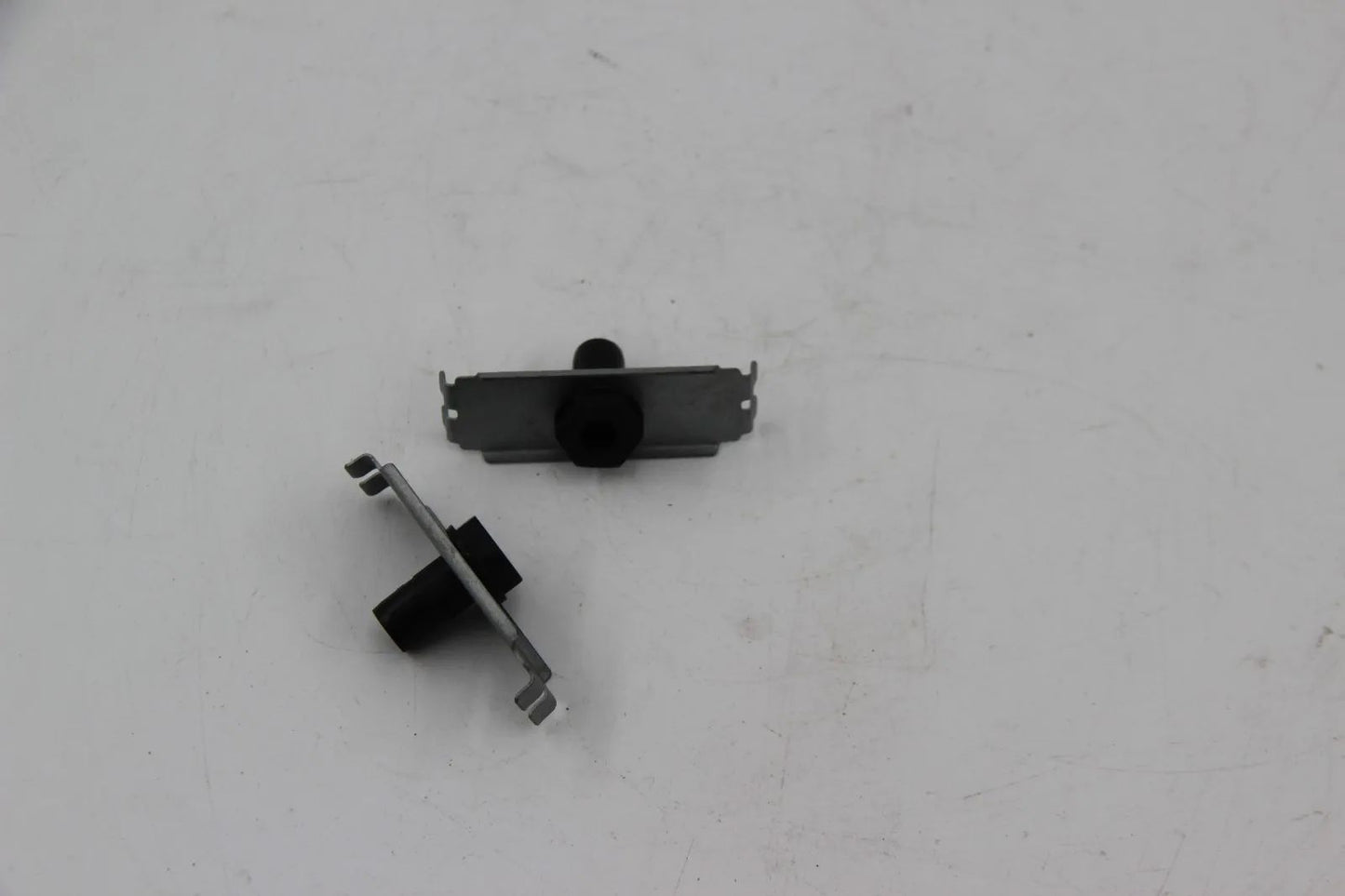 Original BMW E46 E60 E63 E52 Halteblech Aktivkohlefilter 2Stk 34306773697