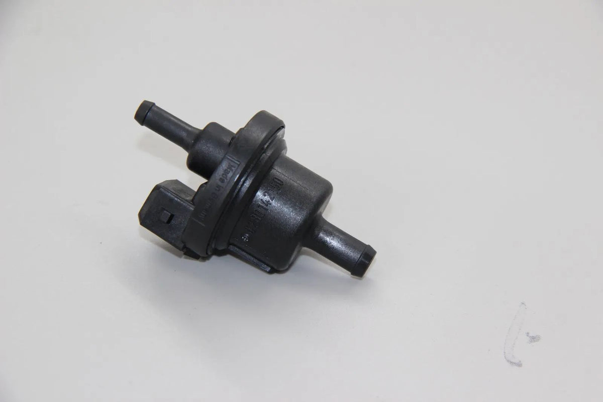 Original BMW E30 M3 E28 E34 E24 E32   Tankentlüftungsventil Bosch 13901711395