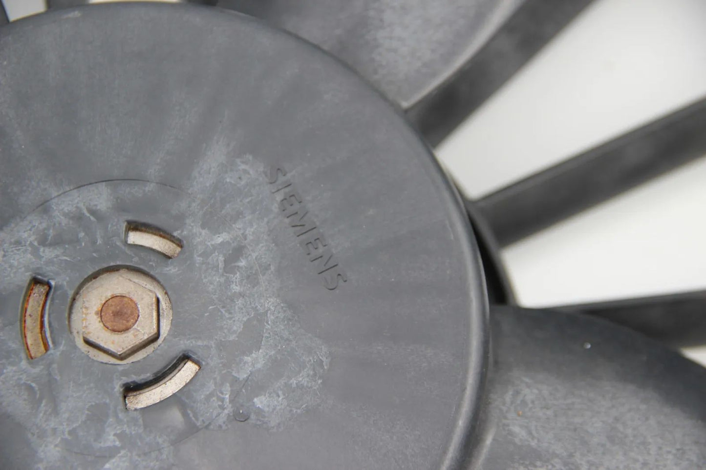 Original BMW E46 Kühlerlüfter Motor mit Kühlerlüfterrahmen 390W NOS 17117516813