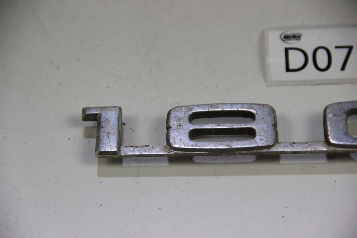 Original BMW E10 Modellbezeichnung Schriftzug Badge 1802 Kofferraumklappe