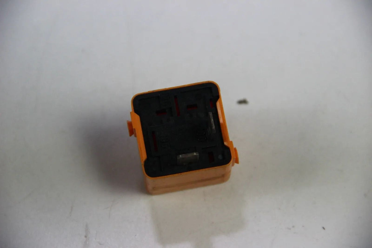 BMW E36 E46 E34 E32 E38 E31 Relais Relay gelb Verbindungsstecker  61311379817