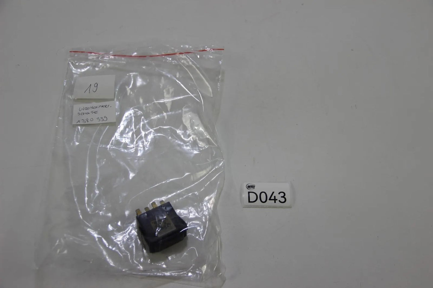 Original BMW E28 E30 Warnblinkleuchte Schalter / Gefahrenhinweis 1380339