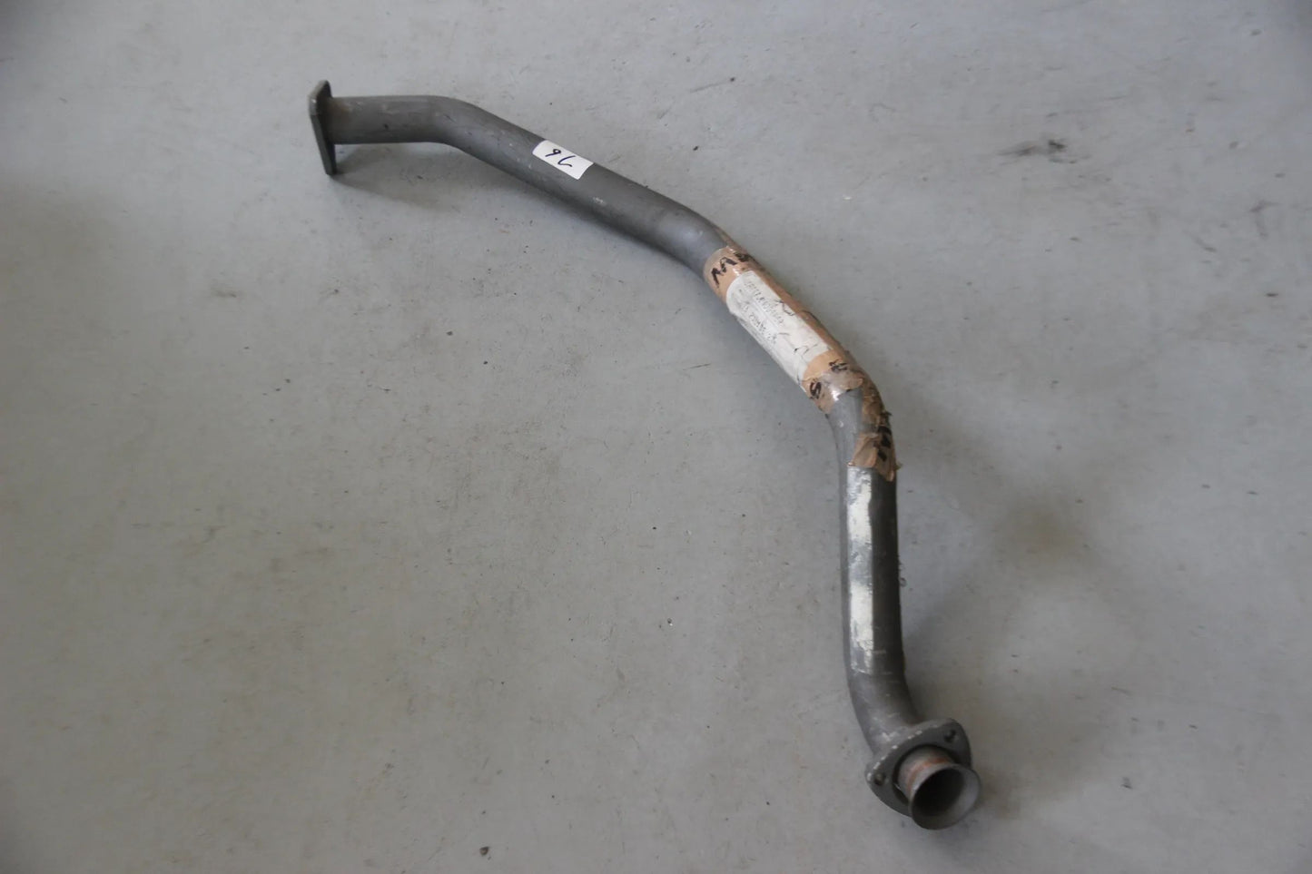Original BMW 5er E12 520 M20 Limousine Abgasrohr ZYL.4-6 18111246461