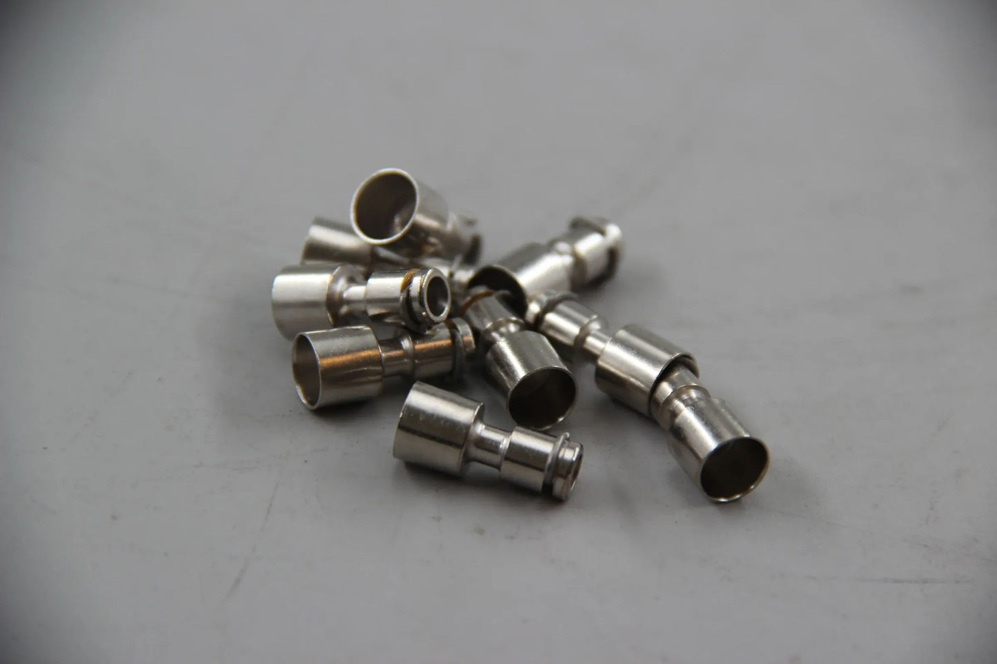 Original BMW E21 E30 E36 E12 E28 E34 E24 E23 E32 E38 9x Rundstecker 12121705656