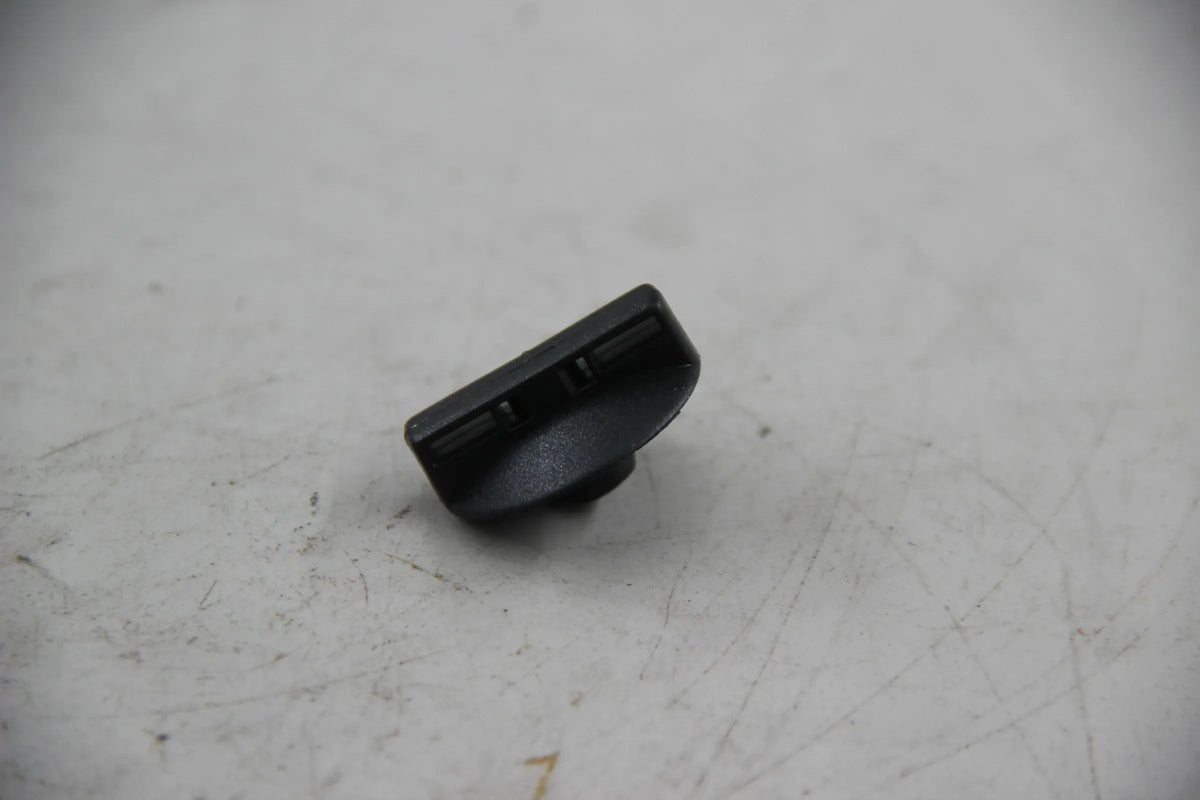 Original BMW E30 E36 E46 E34 E39 E32 E67 E31 E52 Druckknopf NOS NLA 61131373669