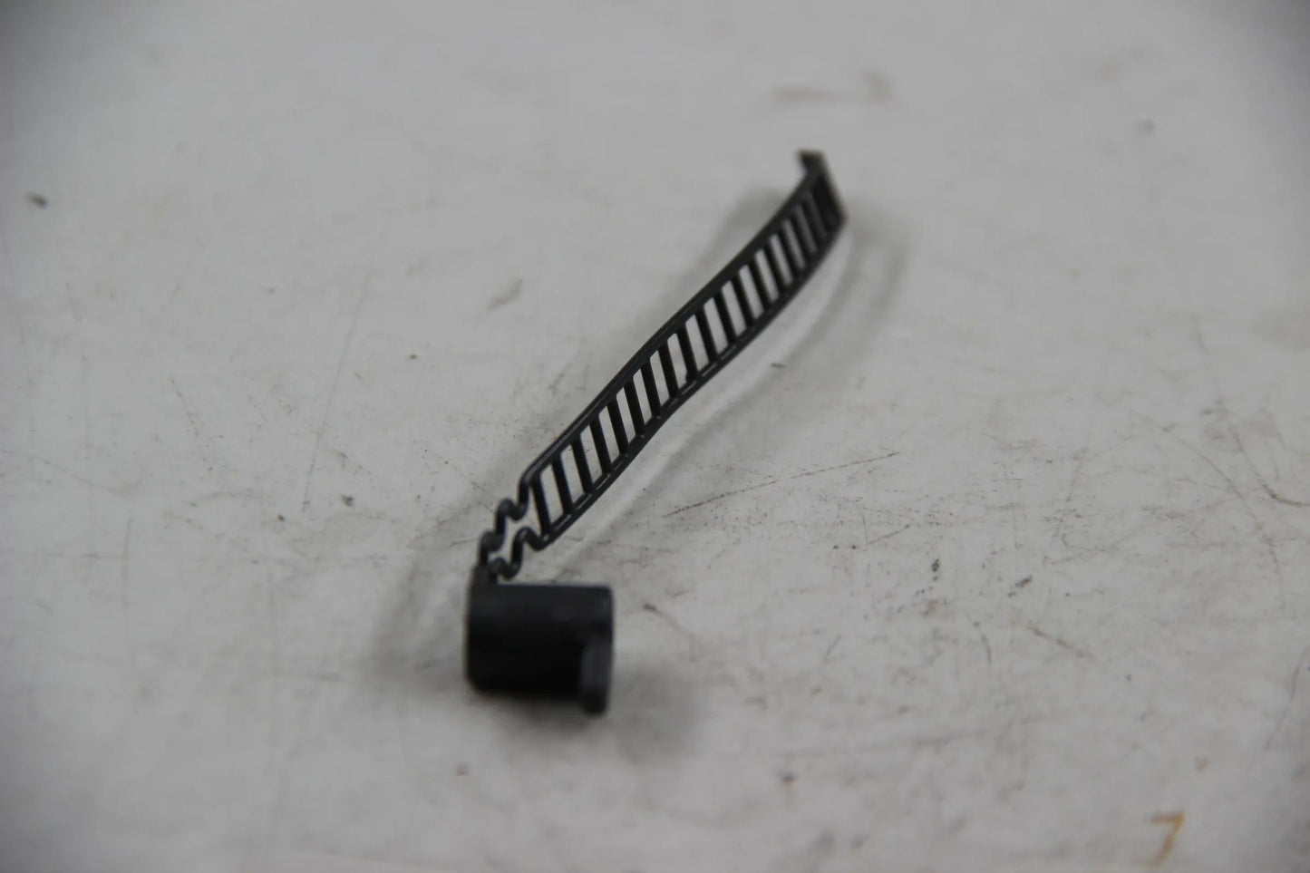 Original BMW E81 E88 E30 E93 E34 E61 E63 E32 E31 Kabelbinder L=119MM 61131373565
