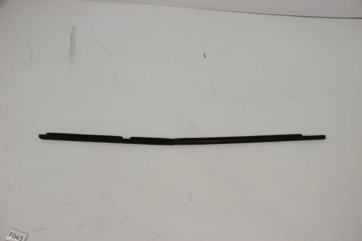 BMW E46 3er 316i-330i Limo Schachtabdeckung hinten aussen rechts 51348194710