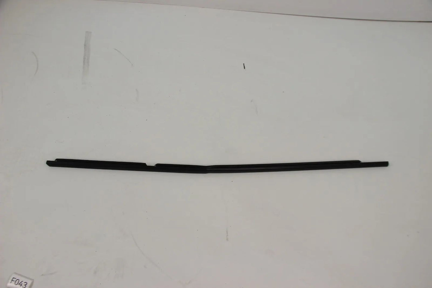 BMW E46 3er 316i-330i Limo Schachtabdeckung hinten aussen rechts 51348194710