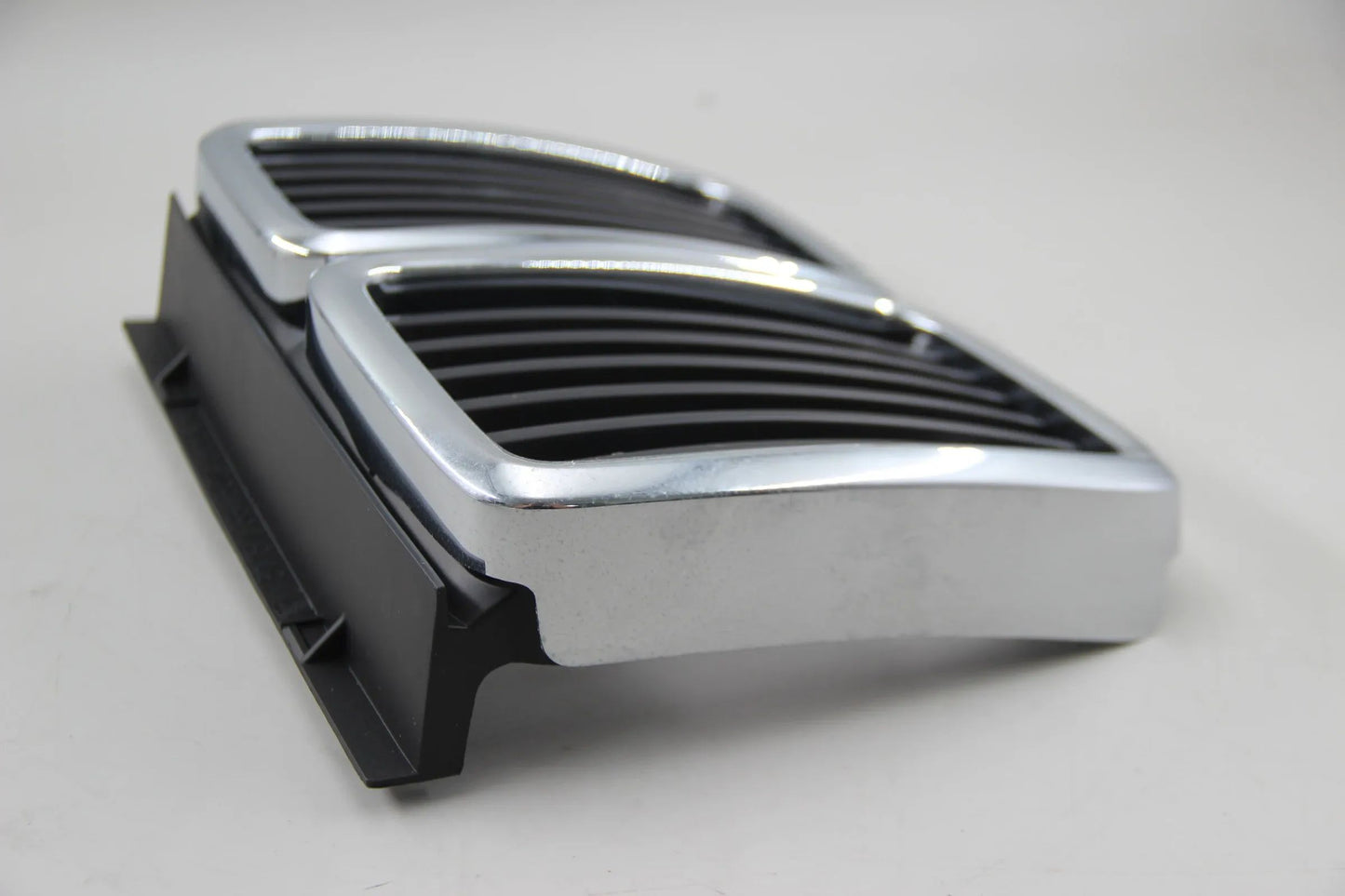 Original BMW E30 316 316i 318i 320i 323i 325i Ziergitter Mitte Niere 51131884350