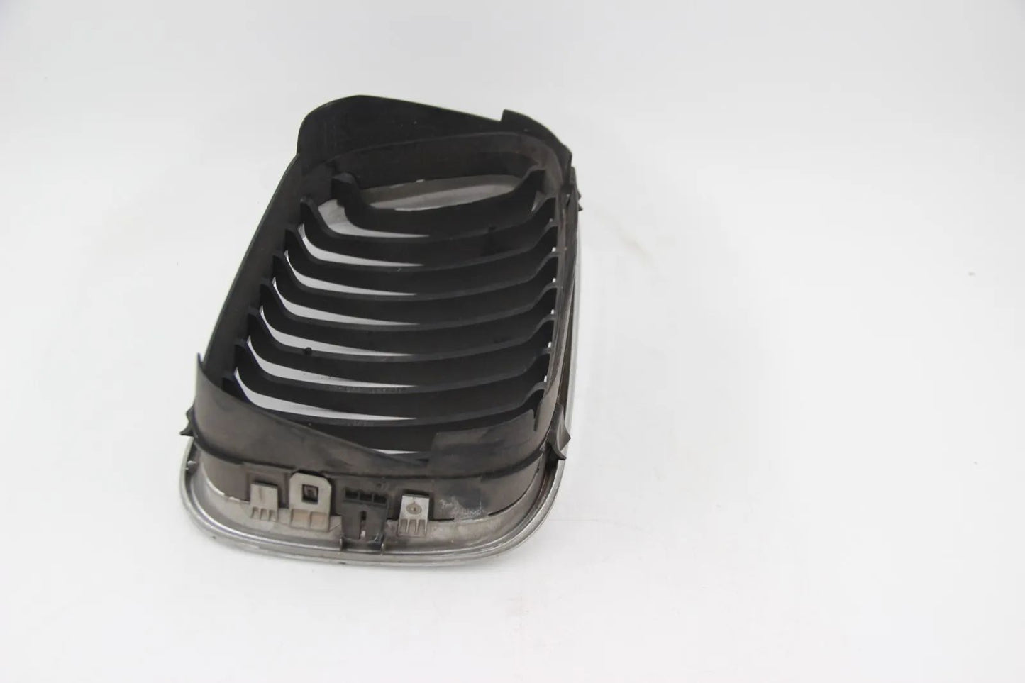 Original BMW E46 3er 316i-330i Limo Ziergitter Niere Vorne Links Chrom 8195055