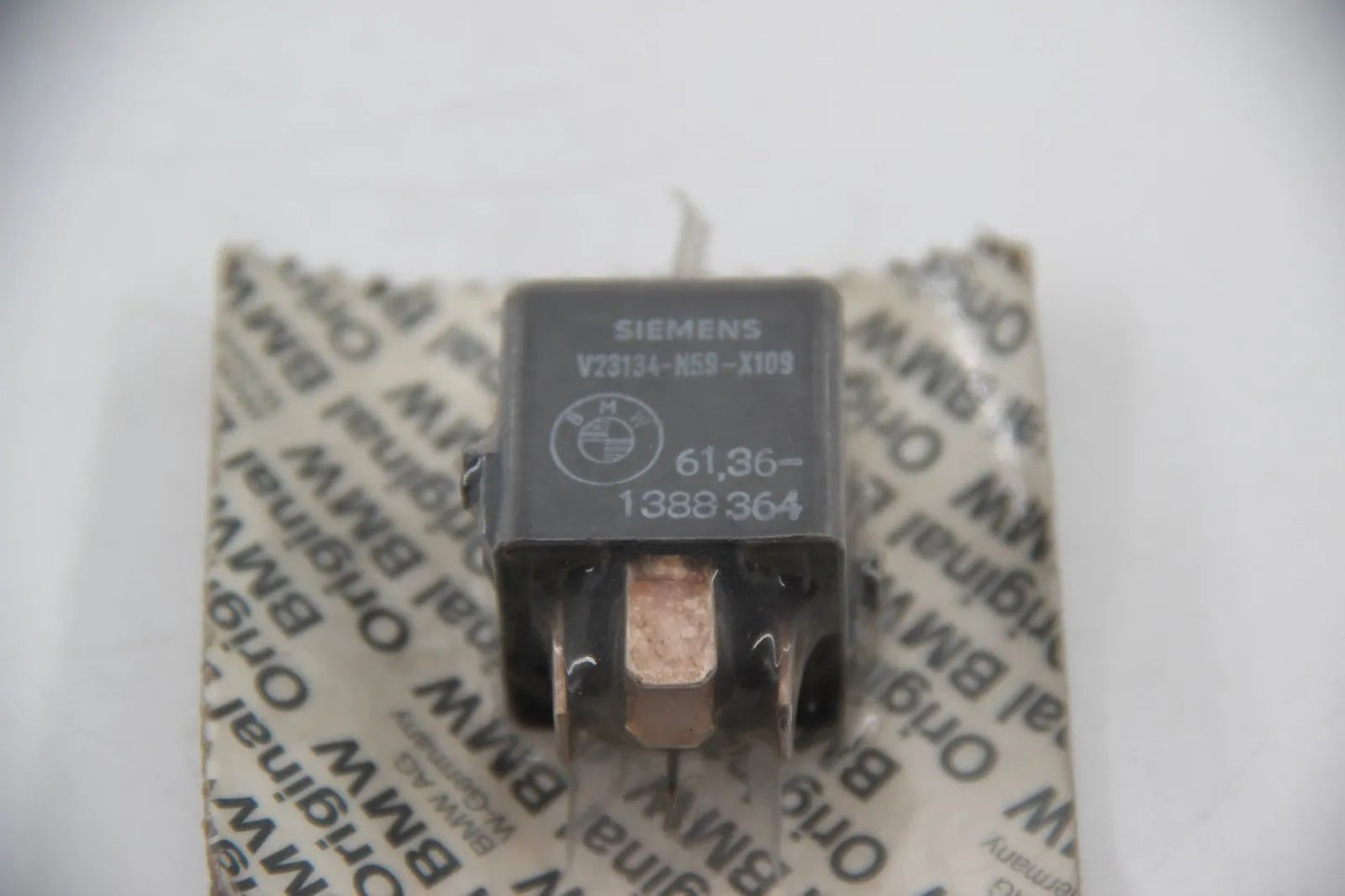 Original BMW E30 E34 E32 7er E31 8er Relais Doppelschliesser schwarz 61361388364