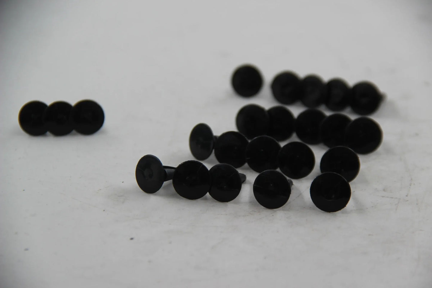 Original BMW E30 E36 E12 E28 E34 E39 E24 E23 E32 E38 E53 23x Clip 52101873544