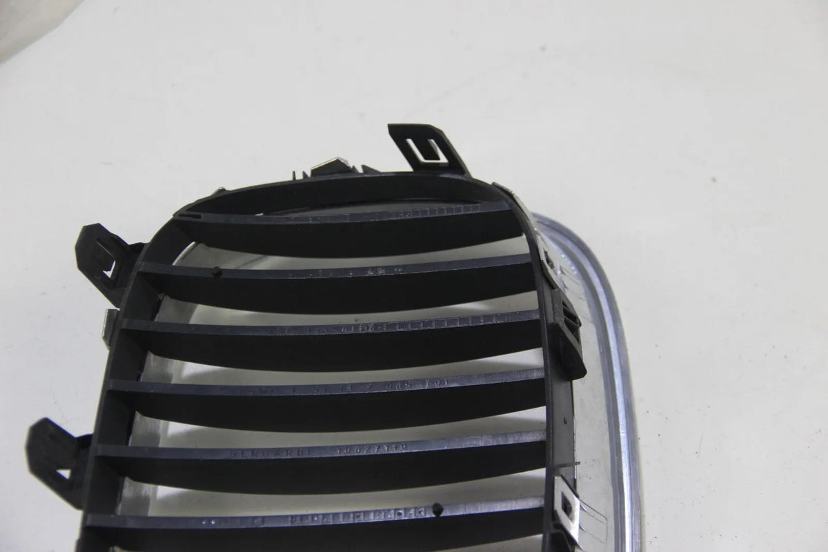 Original BMW E60 E61 5er Ziergitter rechts Niere Chrom NOS 51137065702