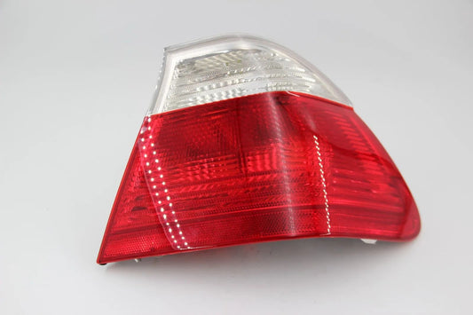 Original BMW E46 Limousine  Heckleuchte Seitenwand rechts weiss 63218383822