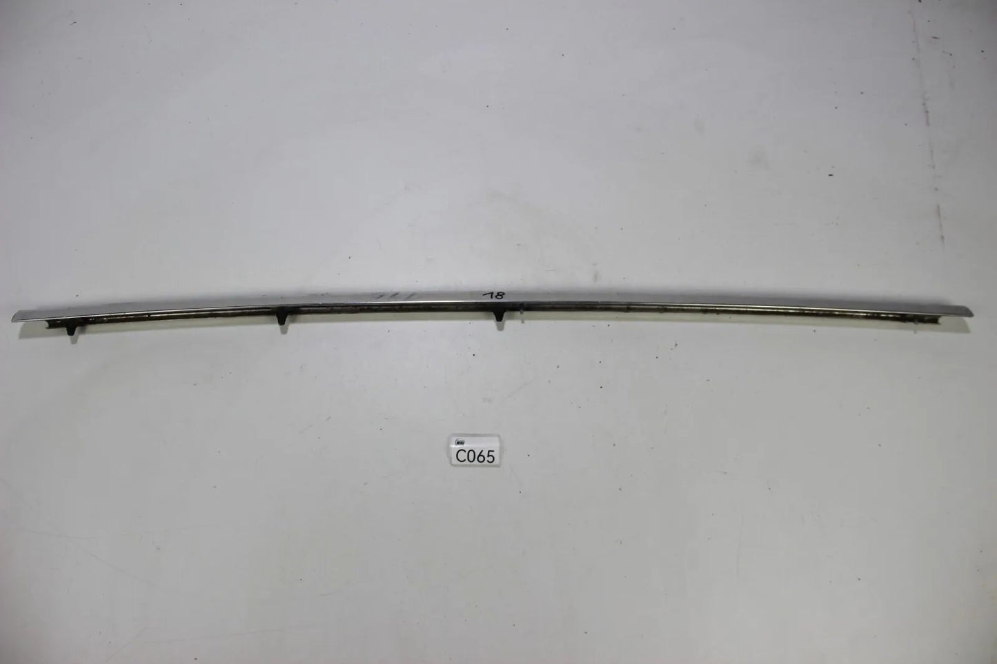 BMW E10 1502-1802 2002  bis 71' Chrom Leiste Abschlussblech hinten Rundleuchter