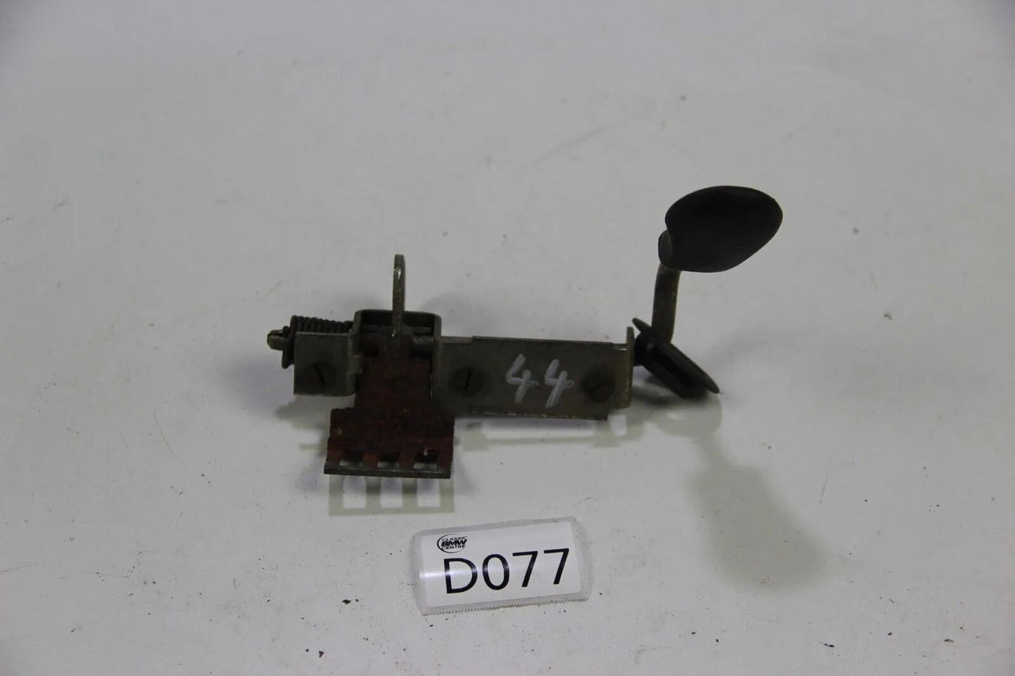 BMW E12 E21 E24 E3 E9  Sitzraste Sitzverstellung außen links 52101803731