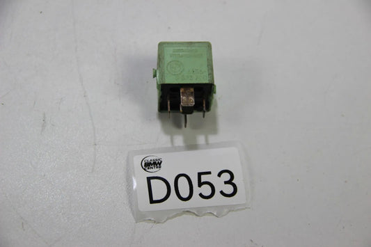 Original BMW CMSP E3 E9 E30 E36 E46 Relais Schliesser weissgrün  61368373700