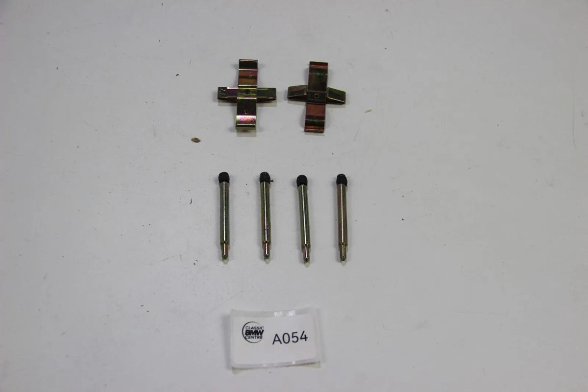 Original BMW E10 1600 1802 1800 2000 2002 Zubehör Belagsatz 34111113664 Clips
