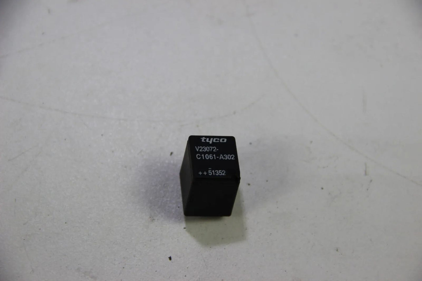 Original BMW Relais TYCO V23072 C1061 A302 15A/12V