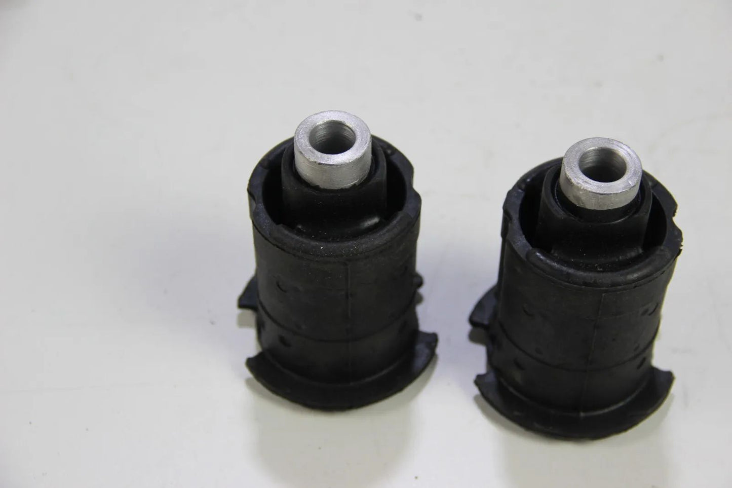 Original BMW E30 316i-325i M3 Gummilager Tonnenlager Links Rechts  33311130537