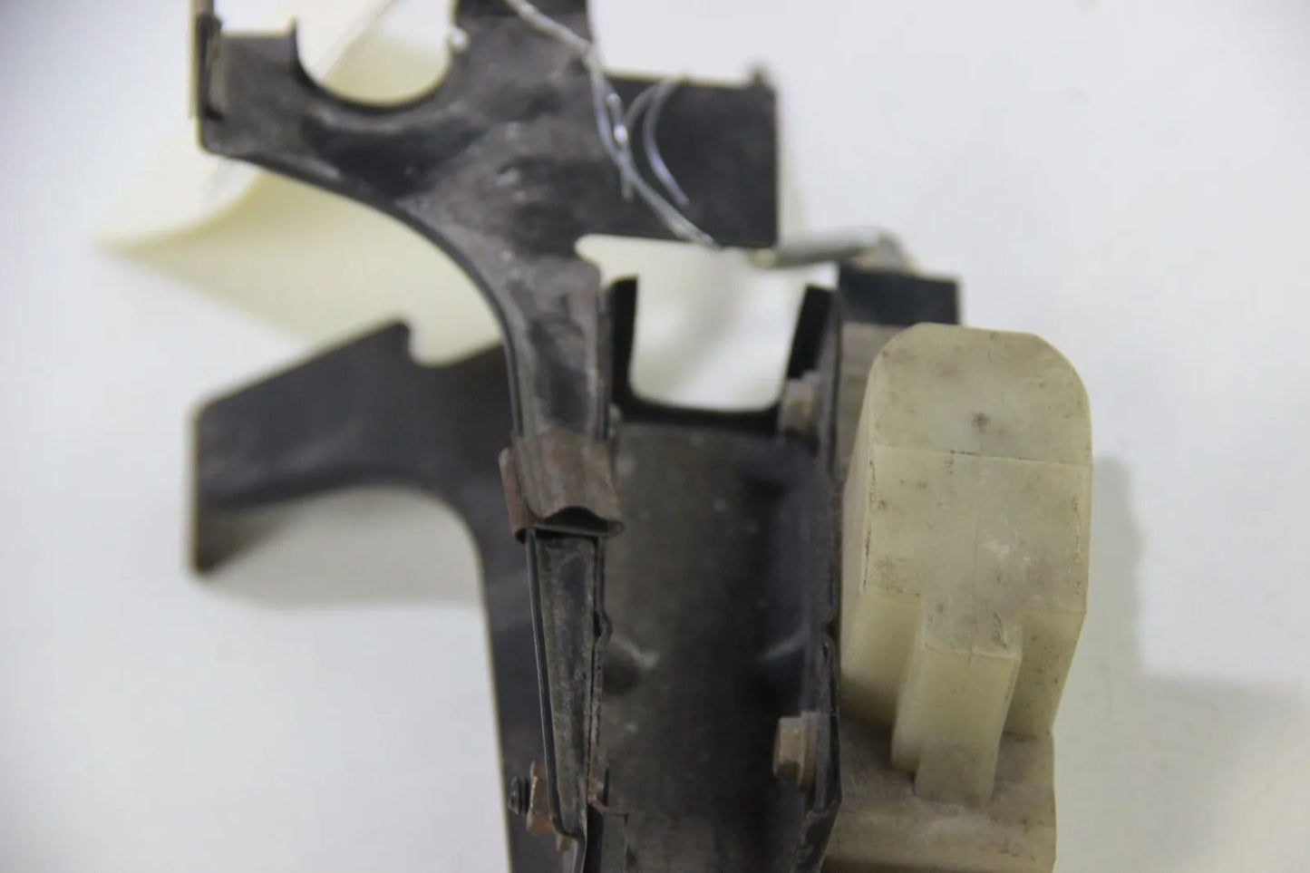 Original BMW E30 M3 ZV Tankklappe Halterung 1372572 Abdeckung Verriegelung Nur M