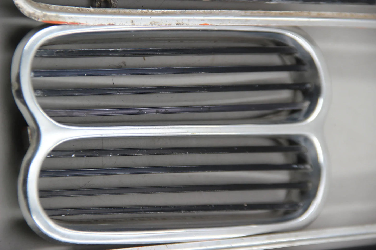 Original BMW E10 2002 ti tii Ziergitter links + rechts chrom Mitte chrom/schwarz 1808473 1808474 1801577