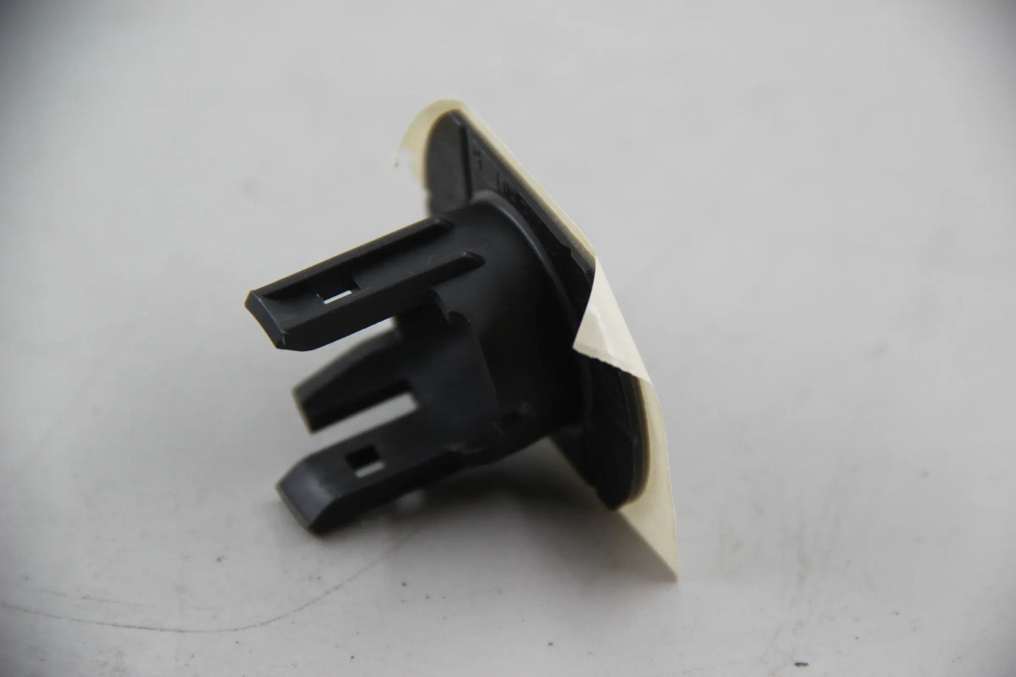 Original BMW E90 316i-335i E91 318i-3335i Halter PDC vorne aussen 51117118201