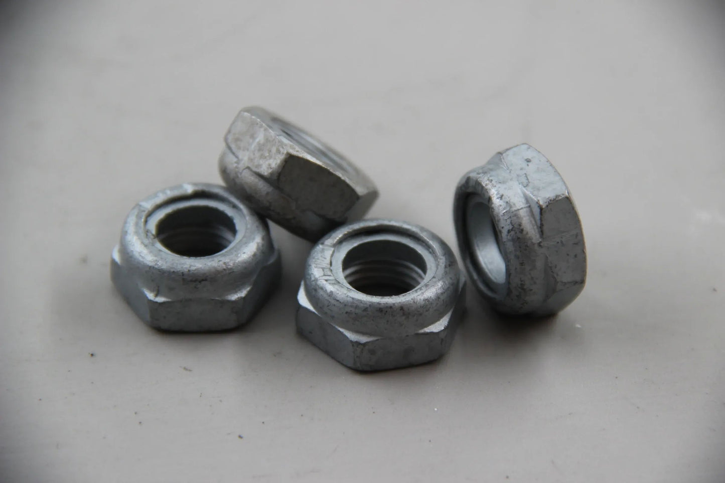 Orig. BMW E30 E36  4x Sechskantmutter selbstsichernd M14X1,5 05 ZNS3 31106769443