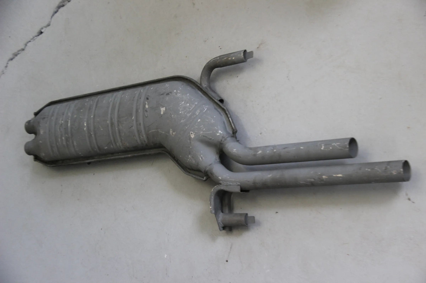 Original BMW E28 528i E24 628CSi Mittelschalldämpfer 18121175880