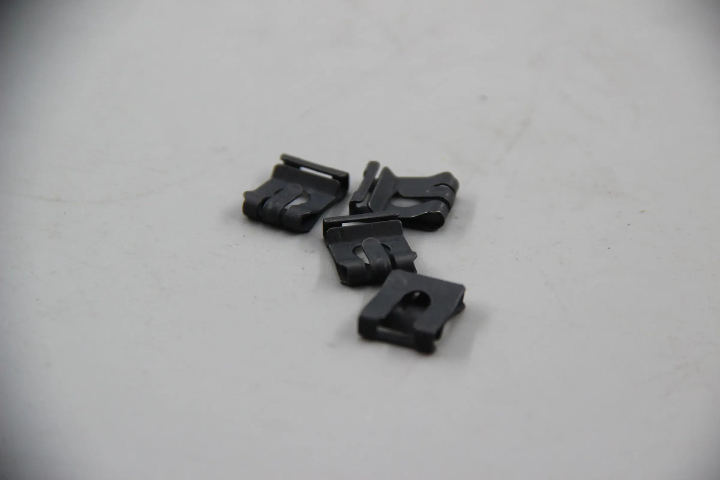Original BMW E21 E30 E36 E12 E28 E39 E24 E23 E38 4x Klammer A5 07129934906