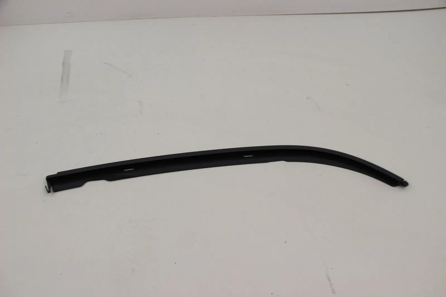 Original BMW E39 5er 520i-540i M5 Blende vorne rechts Grundiert 51138168810