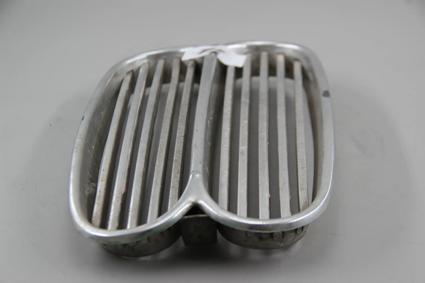Original BMW NK 1500 1600 1800 2000 Ziergitter Mitte Niere chrom beschädigt