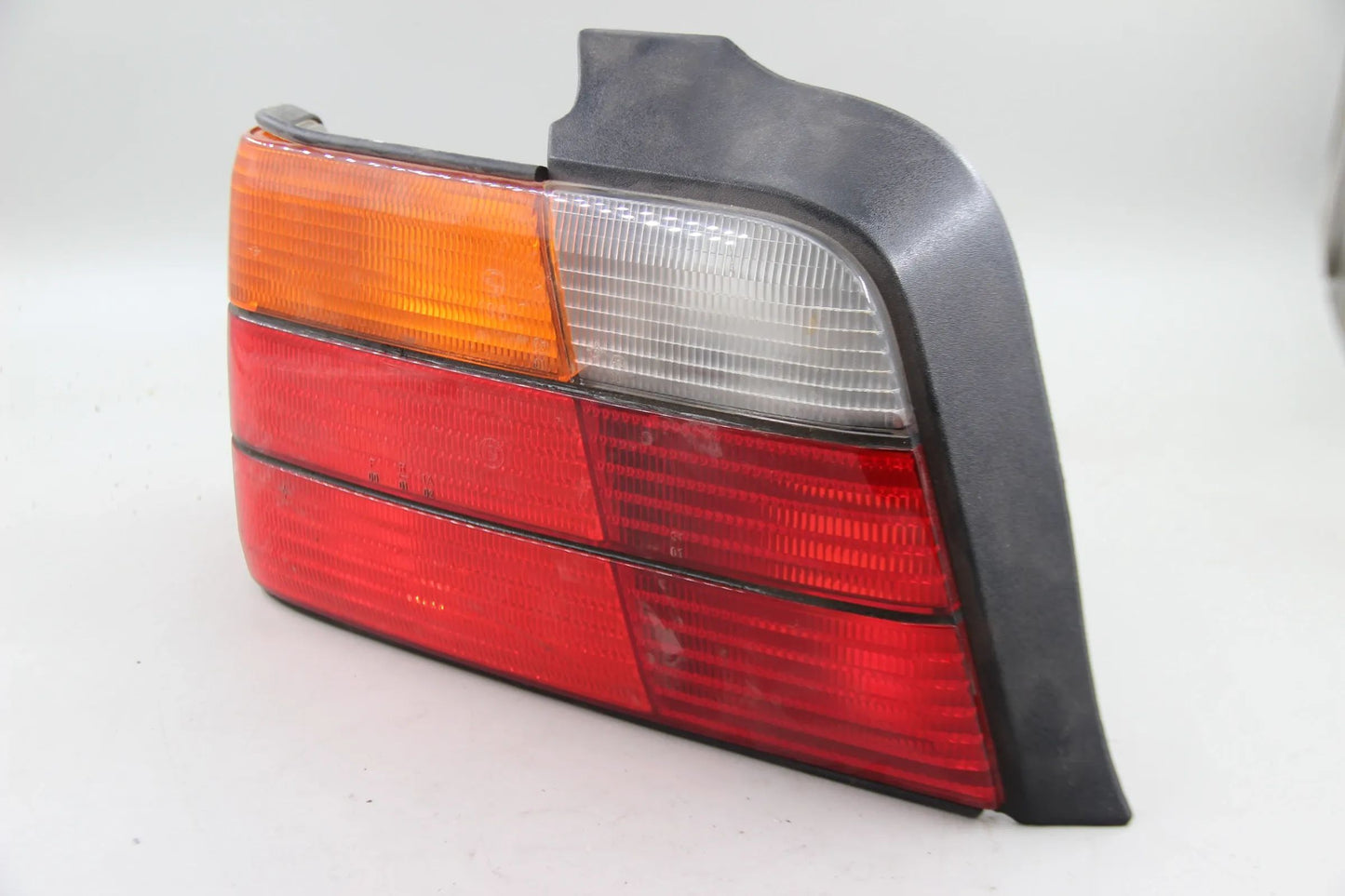 Original BMW E36 318i 325tds Limousine  Heckleuchte mit Nebelschlusslicht links 63211387045