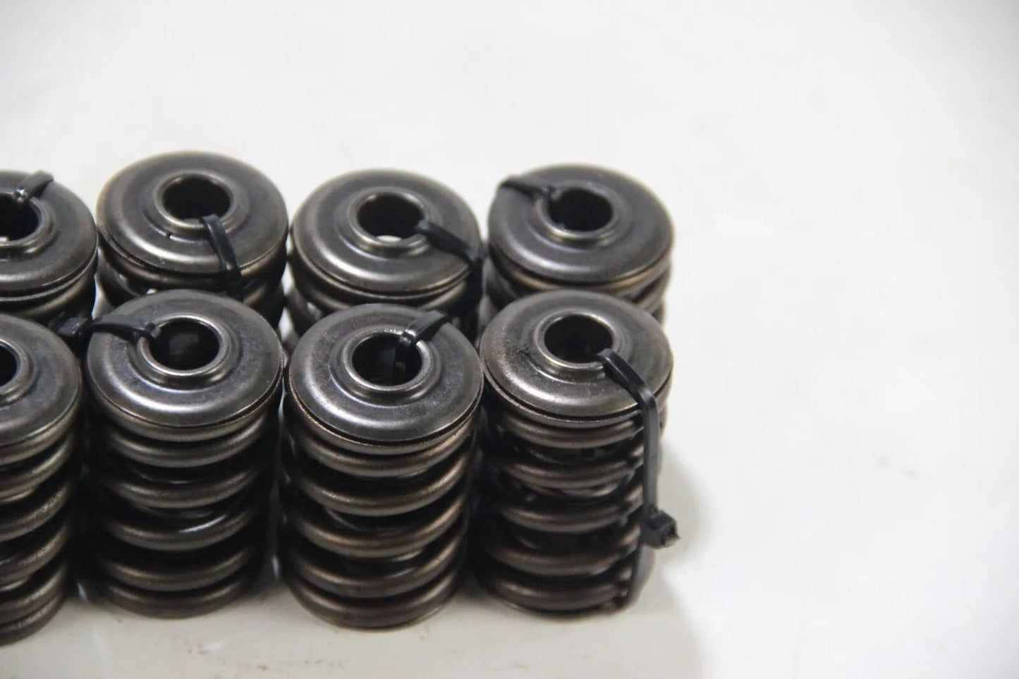 Original BMW E30 M3 S14  16x Ventilfeder mit Federtellern oben unten 11341312704