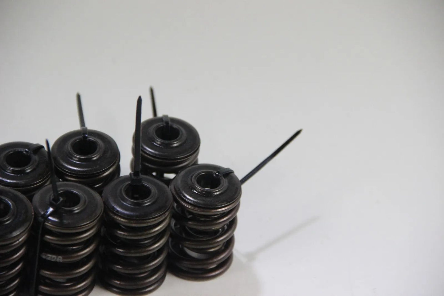 Original BMW E30 M3 S14 16x Ventilfeder mit Federtellern oben 11341312704