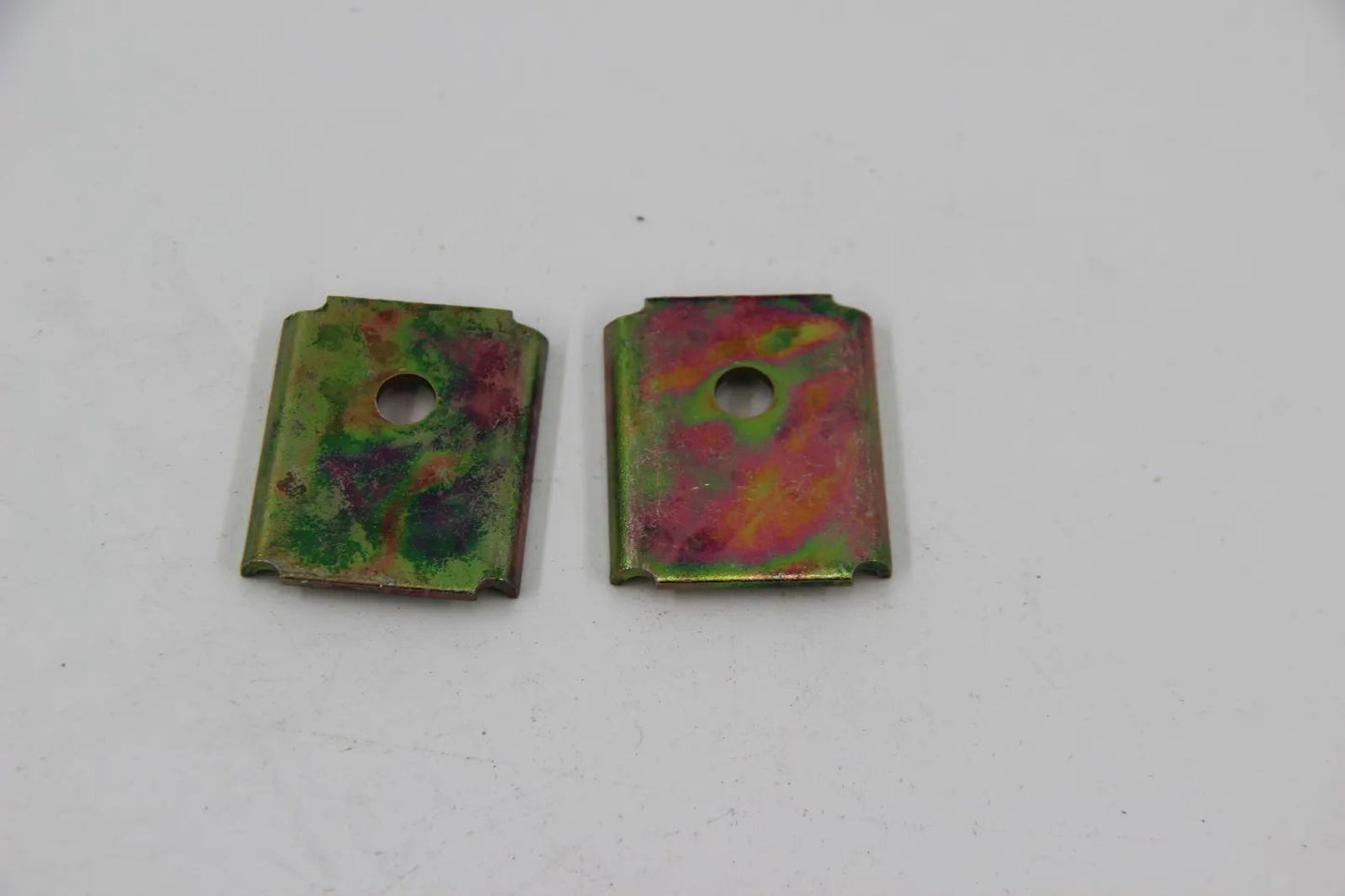 BMW E21 315-323i E12 518-535i E23 7er 2x Halter Führung Frontklappe 51611832854