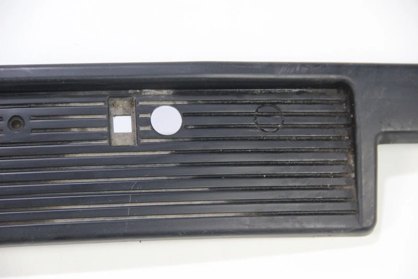 BMW E30 316i-325i VFL Blende Abdeckung Kennzeichenhalterung vorne  51111888266