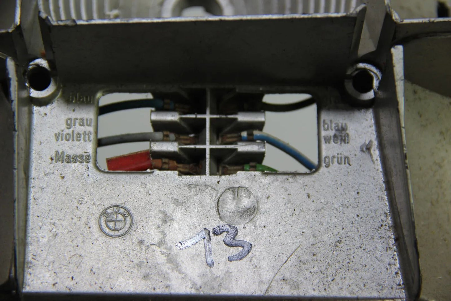 BMW E12 Lampenträger Rücklicht Heckleuchte Gehäuse links