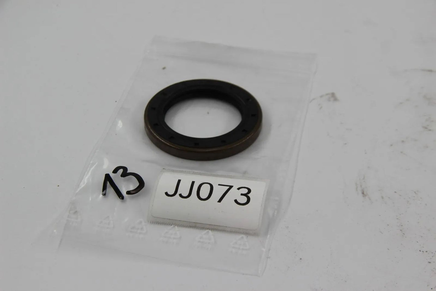 Original BMW E3 E9 E12 E24 E23 Wellendichtring Hinterchswelle 33411100599